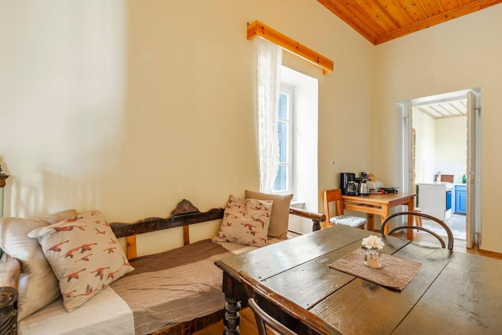 Traditional House At Koroni Near Beach エクステリア 写真